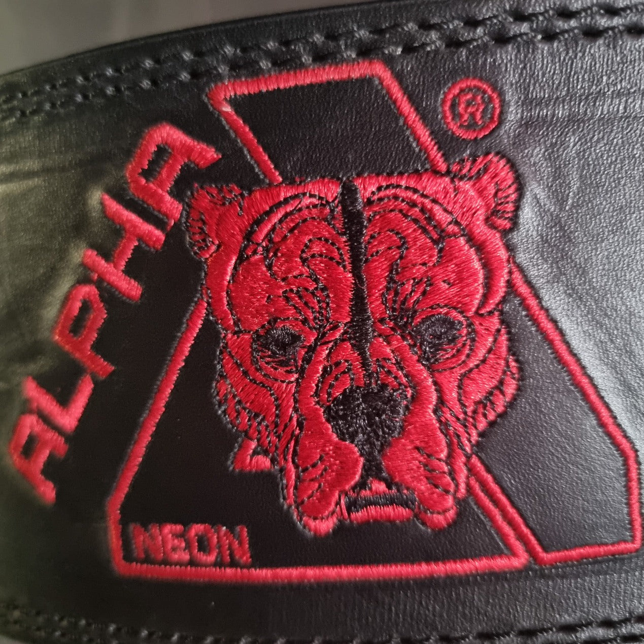 ALPHA NEON® DARKSIDE® WEIGHTLIFTING BELT